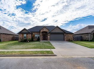381 Captain Reid Ln, Prairie Grove, AR 72753