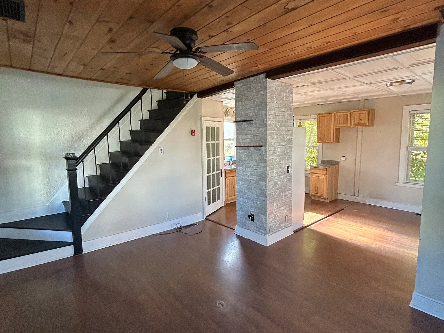 2 bed, 900 sqft, $1,900 — Photo 2