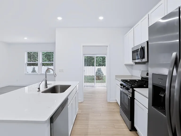 406 Monarch Ln — Photo 8