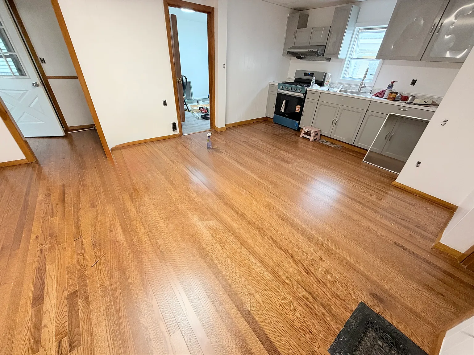 3 bed, 1000 sqft, $2,750 — Photo 1
