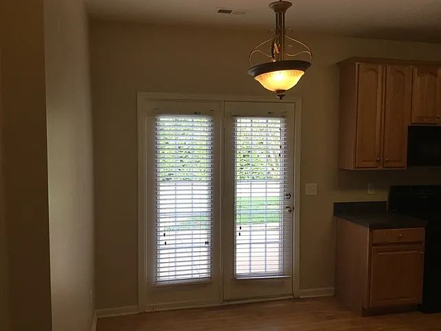 1202 Haden Dr — Photo 3