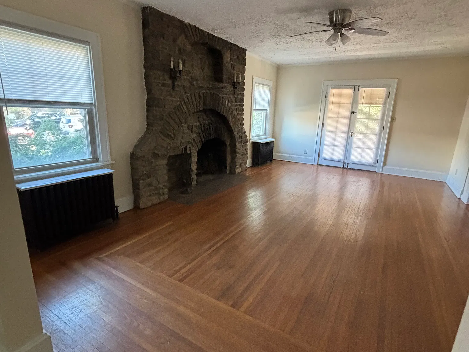 6 bed, 2.5 bath, 1675 sqft, $3,500 — Photo 3