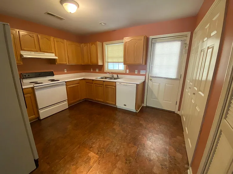 115 Heatherbrook Ct #B — Photo 6
