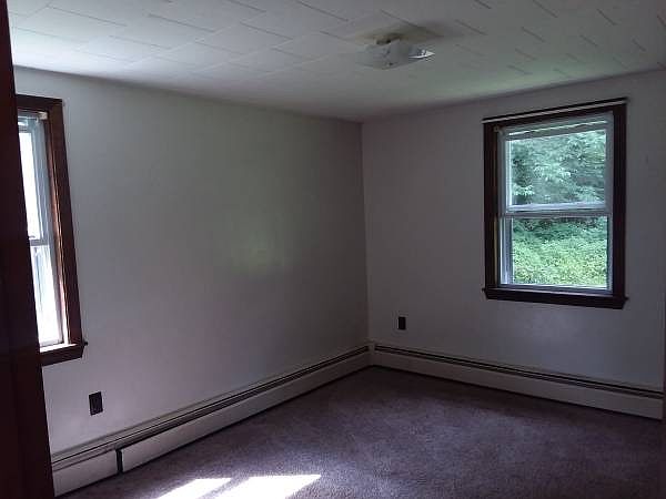 2nd image of 521 Hinckley Rd #B