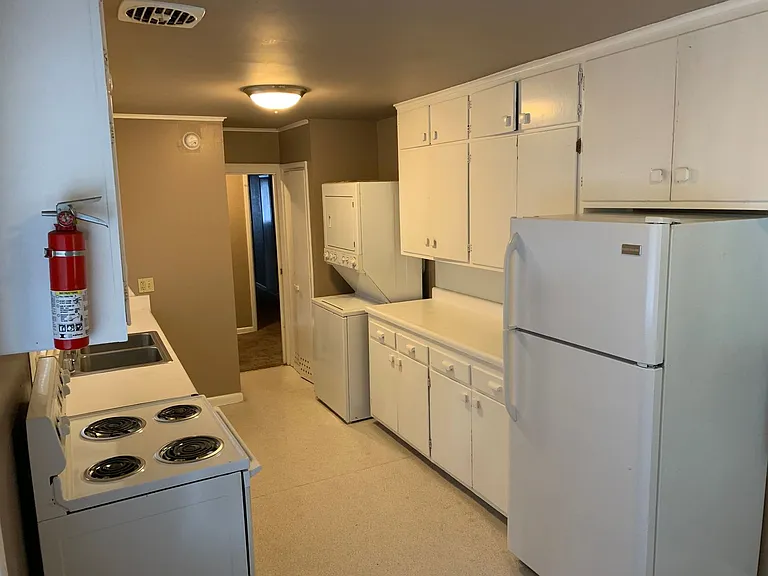 912 W Clinton Dr — Photo 8