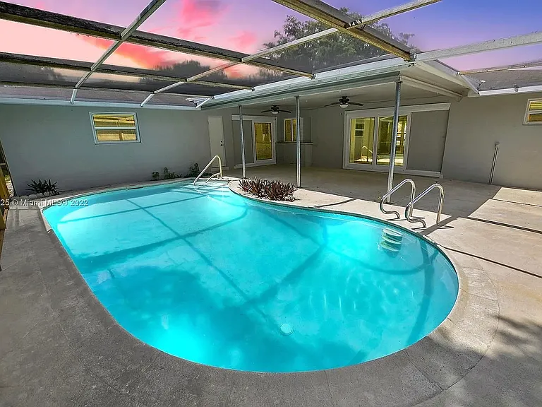 5300 SW 7th St — Photo 5