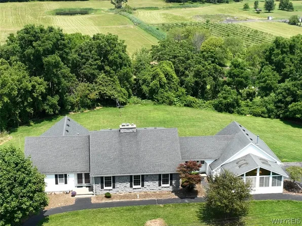 3645 Upper Mountain Rd, Sanborn, NY 14132