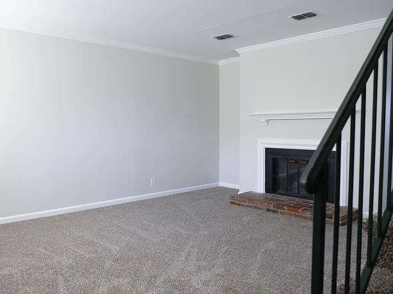 138 Academy Sq — Photo 3