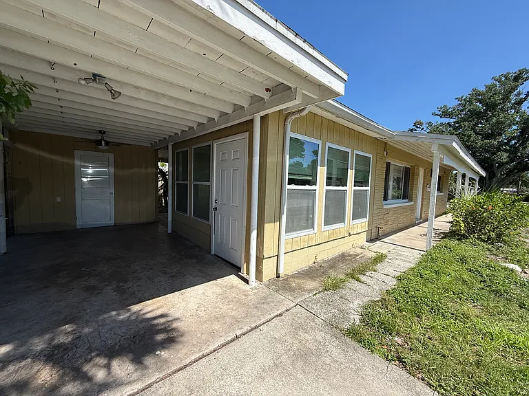 3550 Kingston St N — Photo 5