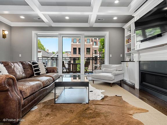 4th image of 1321 W Wrightwood Ave #2