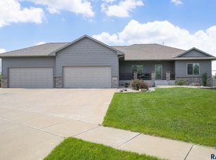 3701 E Wakefield Cir, Sioux Falls, SD 57103