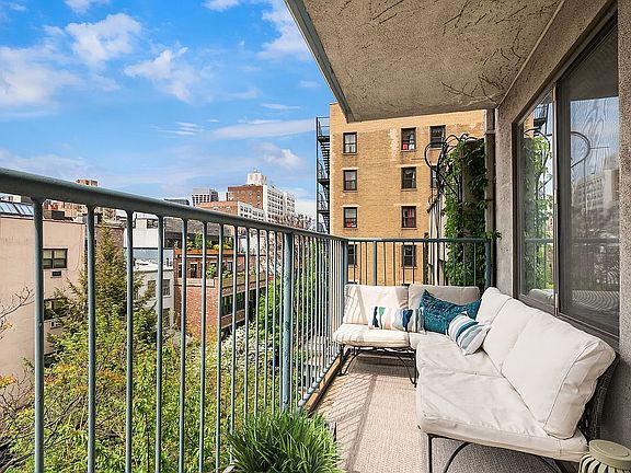 4th image of 324 W 23rd St APT 4B