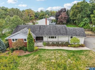 676 Kingsbridge Ln, Ridgewood, NJ 07450