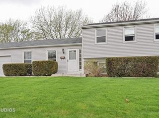 1302 Elm Dr, Schaumburg, IL 60194