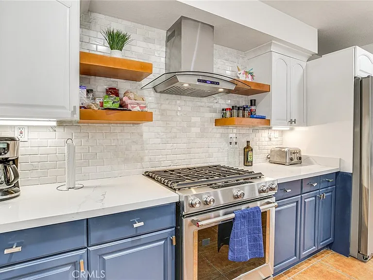 1123 E El Cid — Photo 16