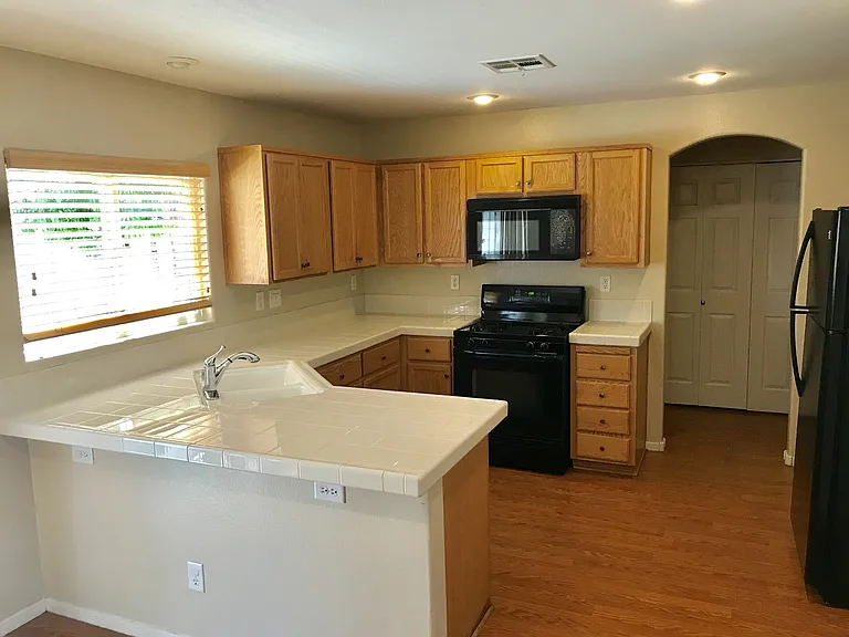 8725 Radiant Ruby Ave — Photo 15