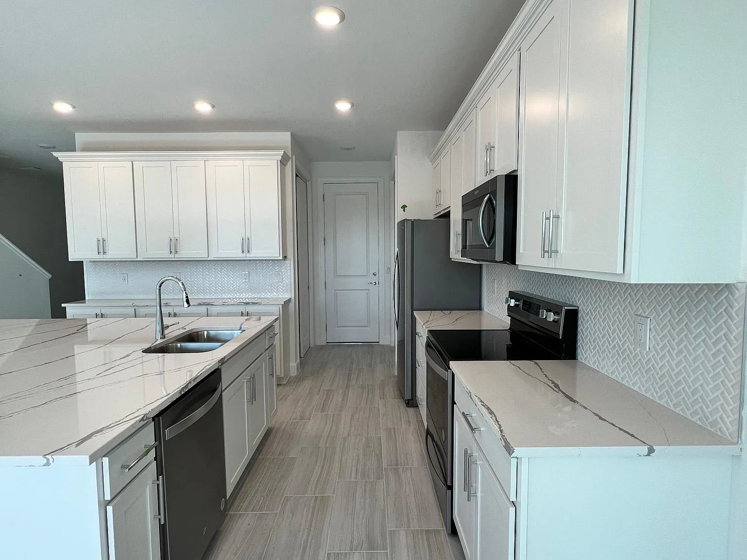 3 bed, 1901 sqft, $3,500 — Photo 3