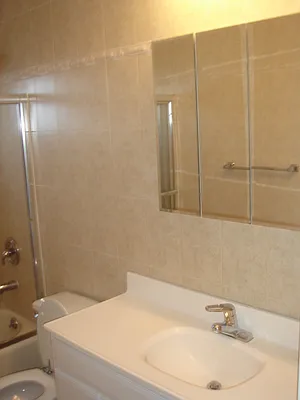 Rented by Metroline Realty | media 86