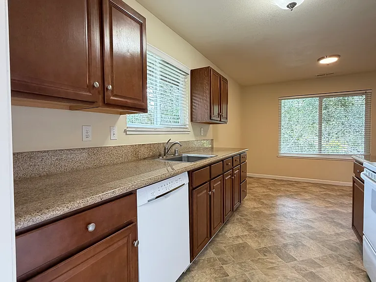 125 Ascot Ct #3 — Photo 3