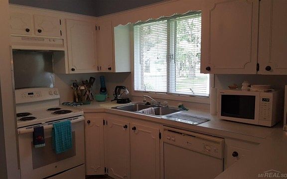 2nd image of 2920 Linda Ct
