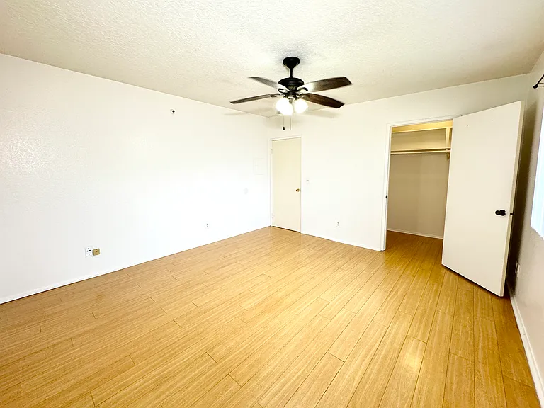 13105 Kornblum Ave — Photo 22