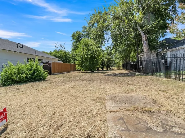 1308 E Leuda St, Fort Worth, TX 76104