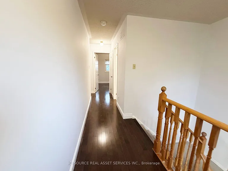 7176 Harding Cres — Photo 13