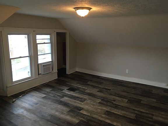 3rd image of 545 Stratford Ave #1