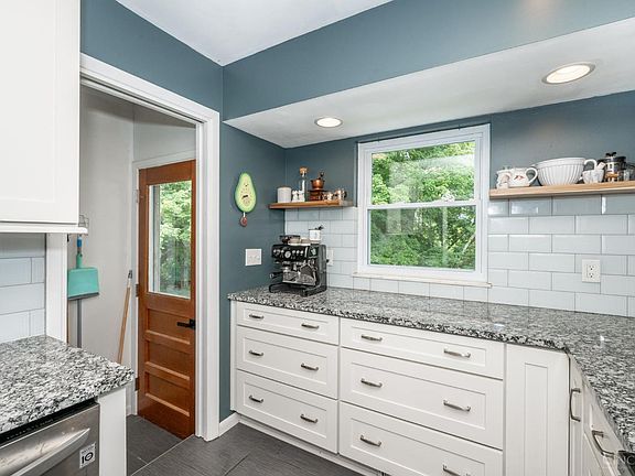 5th image of 1597 Blueorchard Dr
