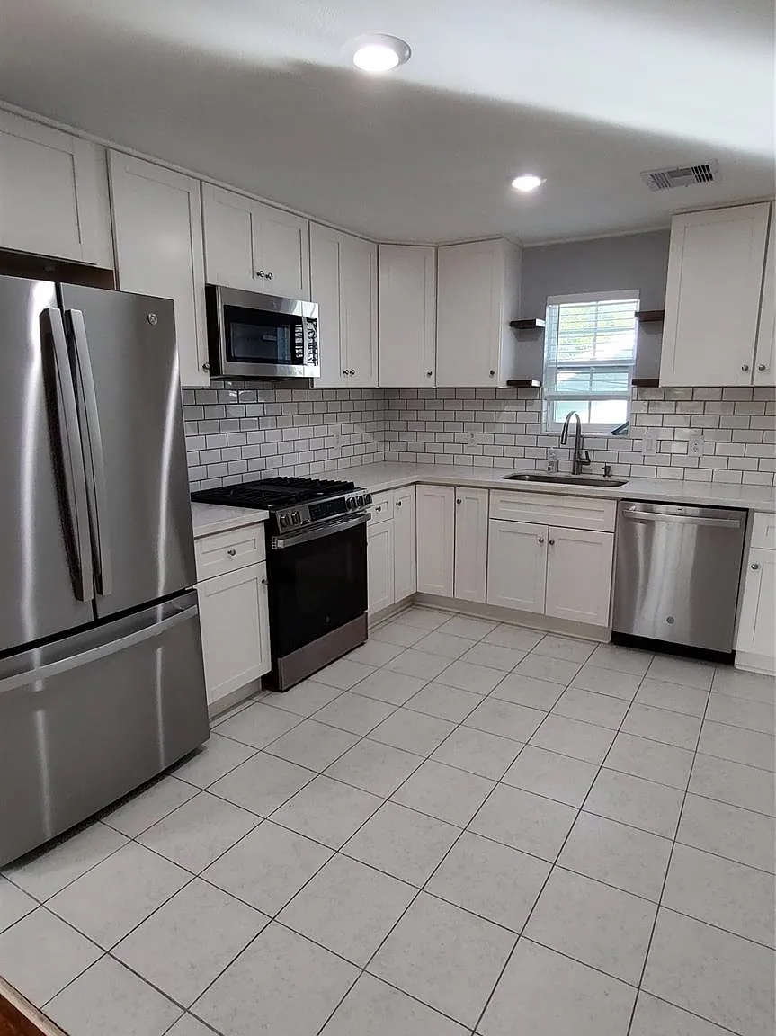 2 bed, 1.0 bath, $1,700 — Photo 4