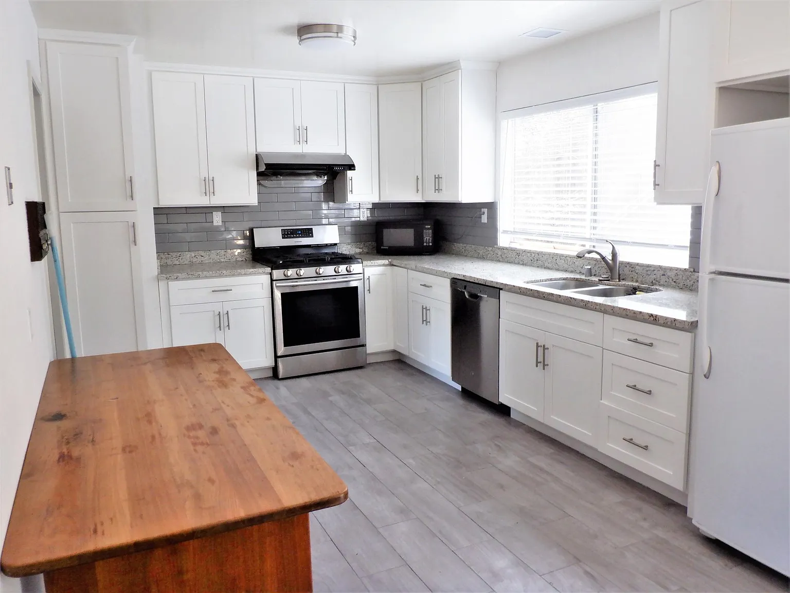 3 bed, 2.5 bath, 1800 sqft, $7,500 — Photo 3