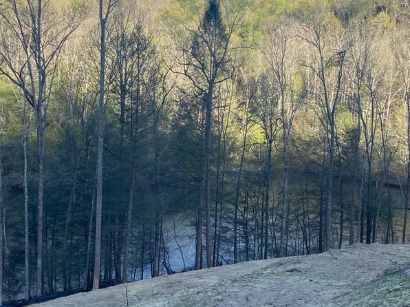 577 Cliffs Edge Rd, East Bernstadt, KY 40729