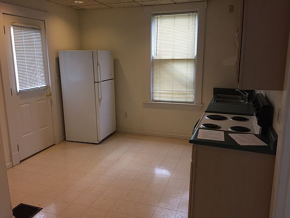 5th image of 3659 Paxton Ave
