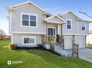 1109 Hampton Dr, Raymore, MO 64083