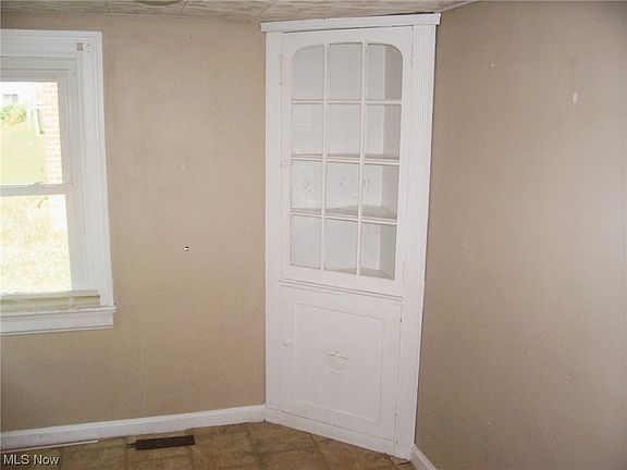 2nd image of 619 Saybolt Ave