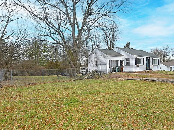3rd image of 7327 Forest Ave