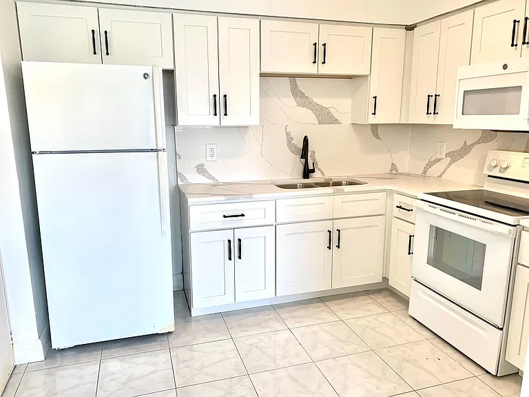 260 NW 19th St #27 — Photo 5