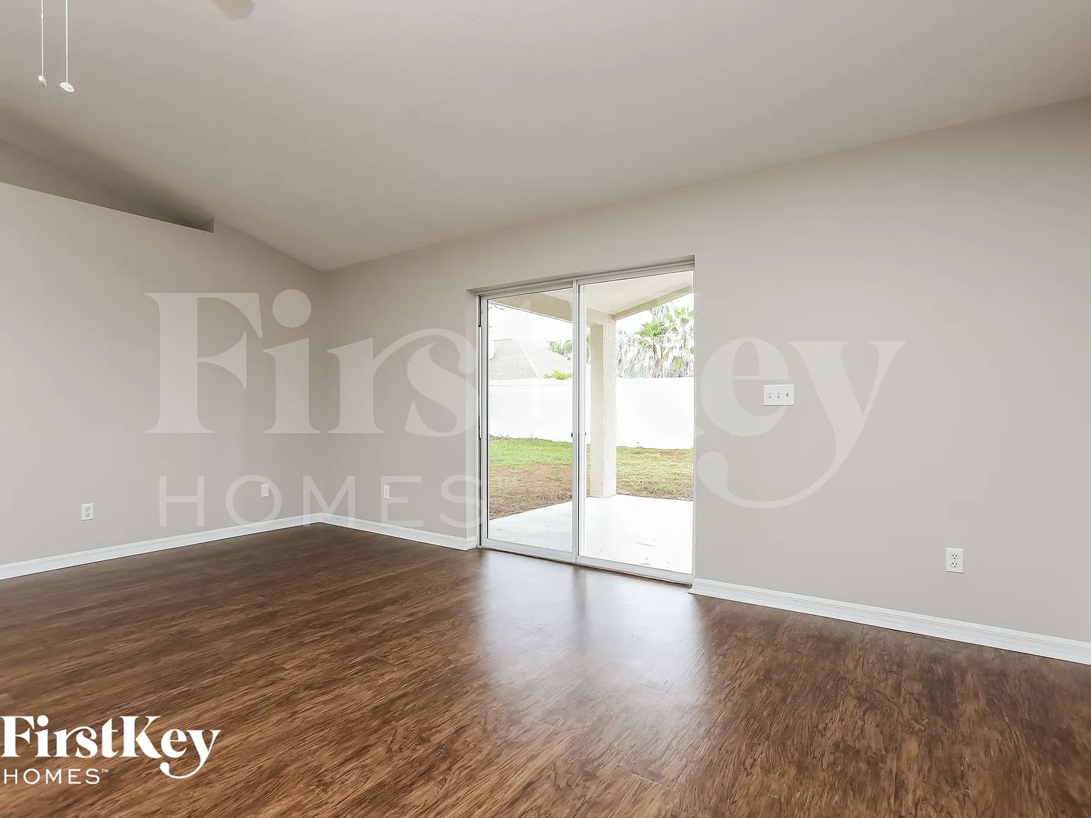 3 bed, 2.0 bath, 1462 sqft, $2,045 — Photo 2