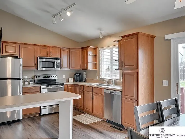 16918 Redman Ave — Photo 5