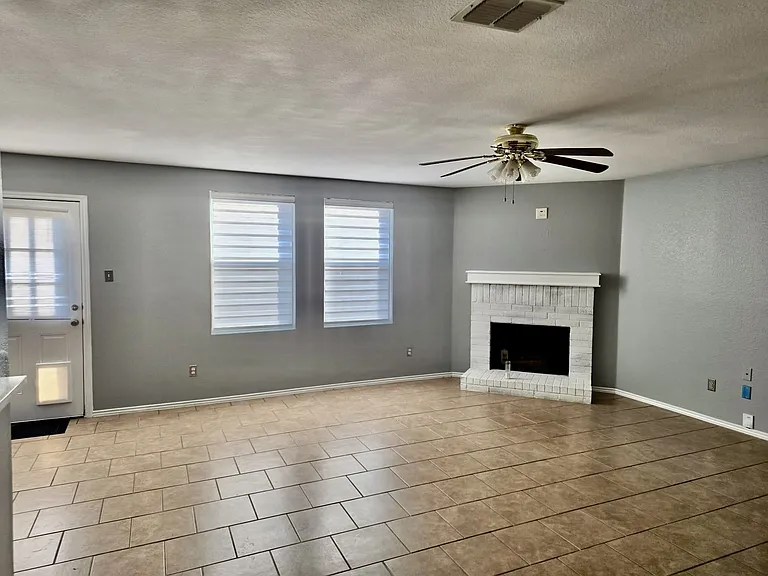 1217 Evergreen St — Photo 5