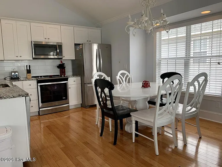 305 N Shore Dr — Photo 7