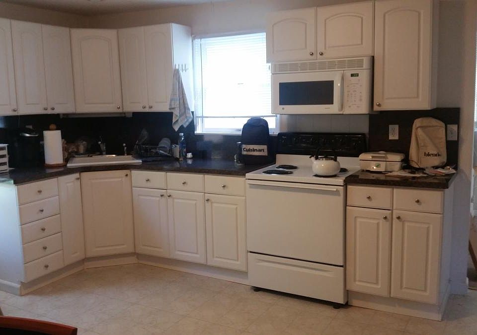 2nd image of 10 Irving Dr APT 2