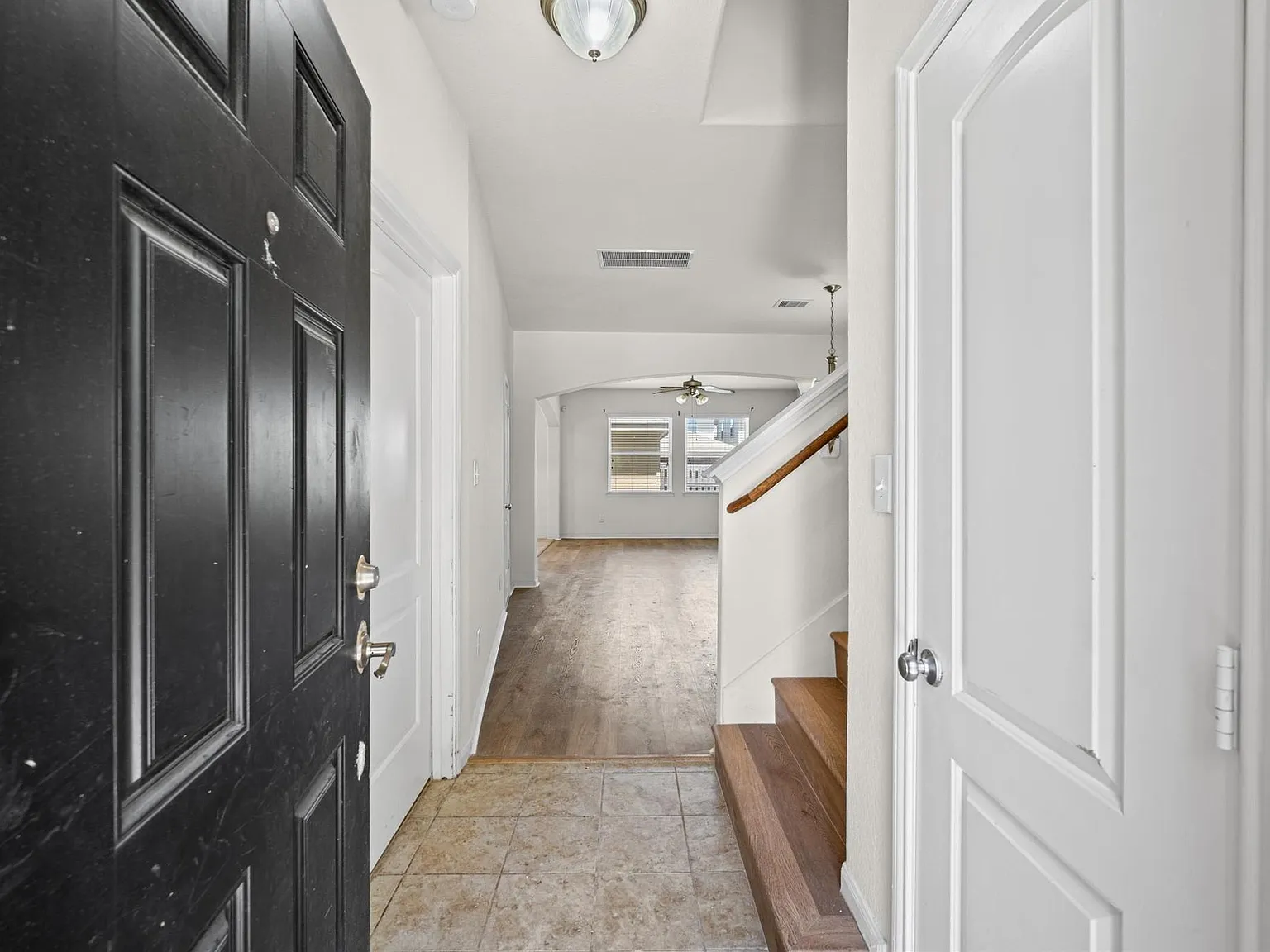 4 bed, 2.5 bath, 2091 sqft, $2,000 — Photo 4