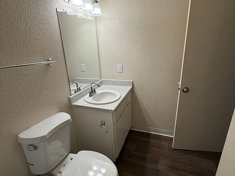 Madison Pines Apartments — Photo 38