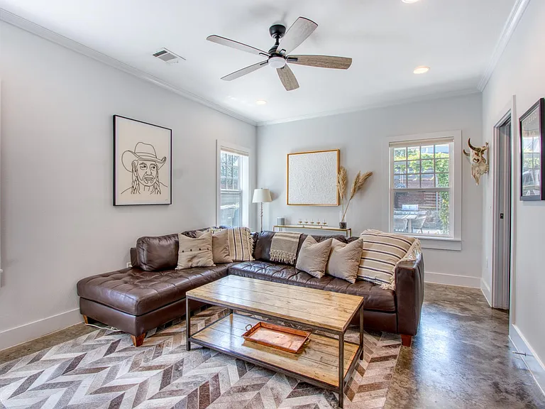 1638 Kings Hwy — Photo 10