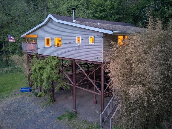 2nd image of 2952 Hutchinson River Rd