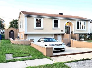 710 Leslie Ln, Glendale Heights, IL 60139