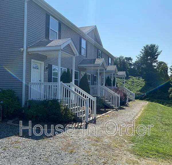 46 Spicewood Rd #C — Photo 1
