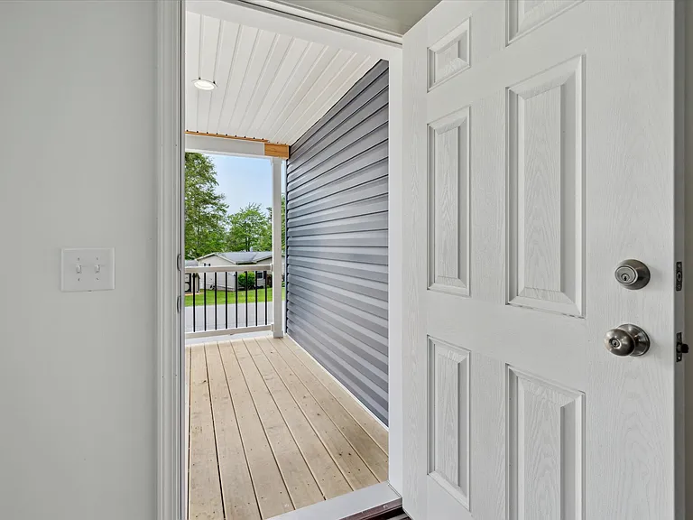 Laurel Woods — Photo 16