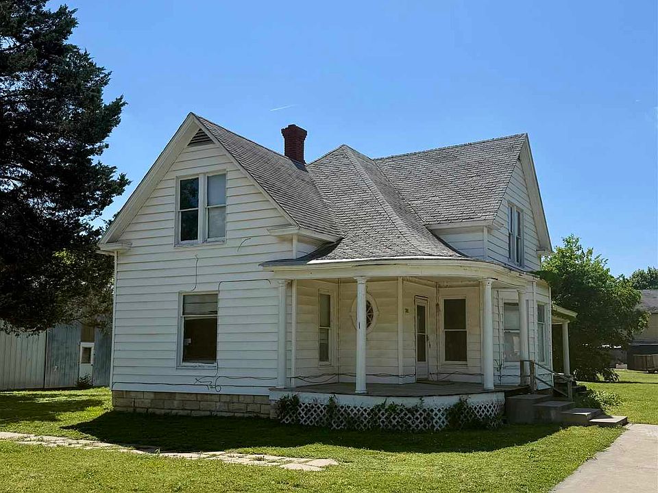 1st image of 301 W Lincoln Ave